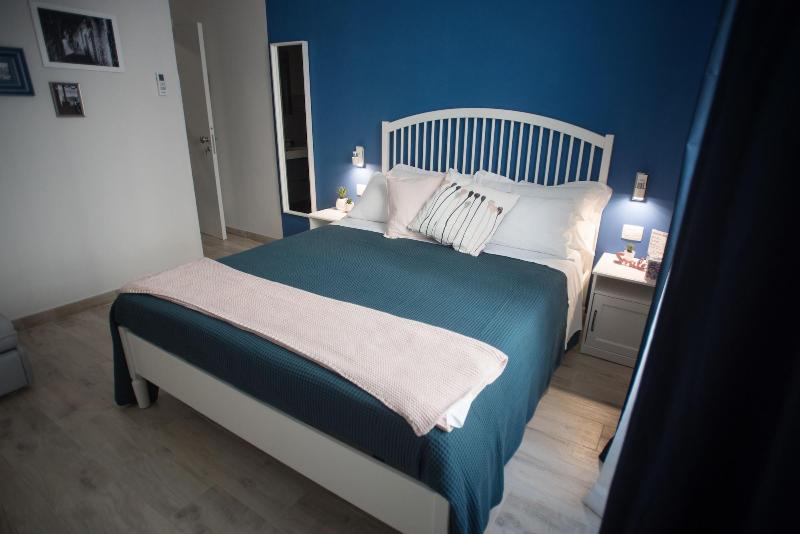 6thLand - Rent Rooms  La Spezia image