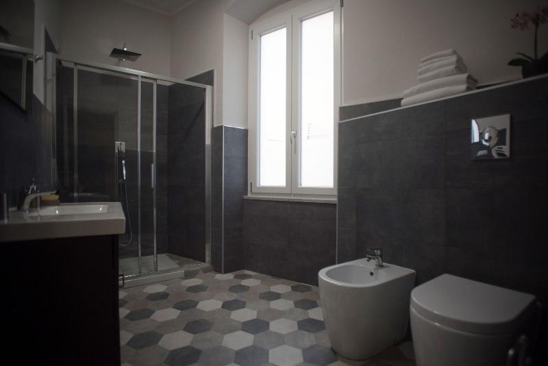 6thLand - Rent Rooms  La Spezia image