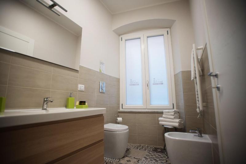 6thLand - Rent Rooms  La Spezia image