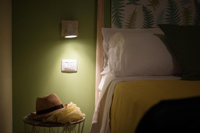 6thLand - Rent Rooms  La Spezia image