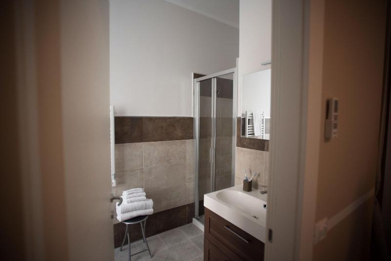 6thLand - Rent Rooms  La Spezia image