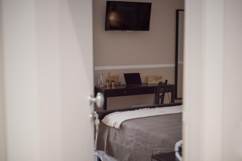 6thLand - Rent Rooms  La Spezia image