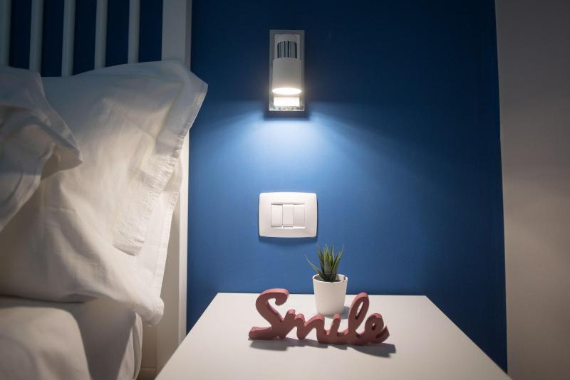 6thLand - Rent Rooms  La Spezia image