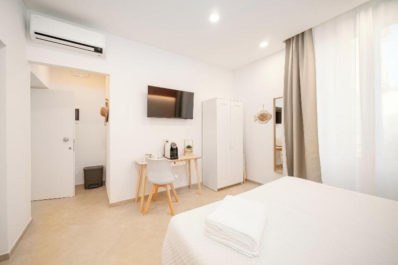 6thLand - Rent Rooms  La Spezia image