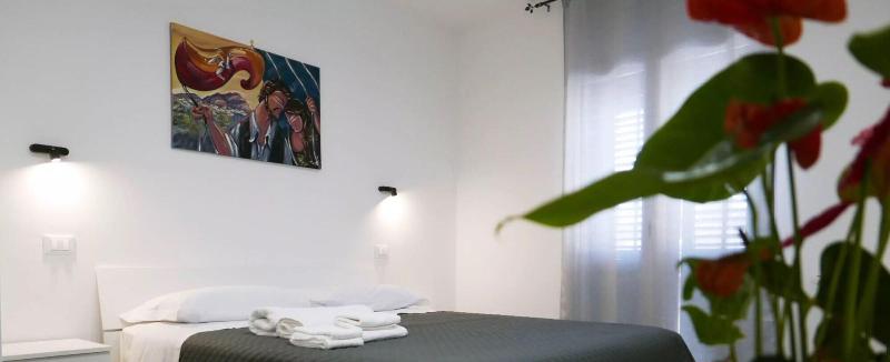 Opera Boutique Rooms image