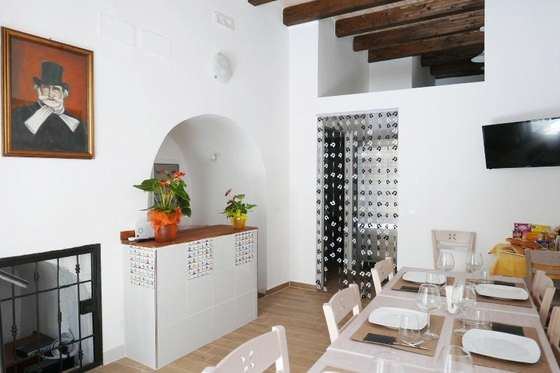Opera Boutique Rooms image