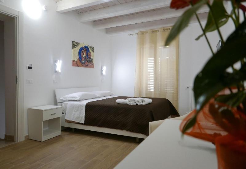 Opera Boutique Rooms image