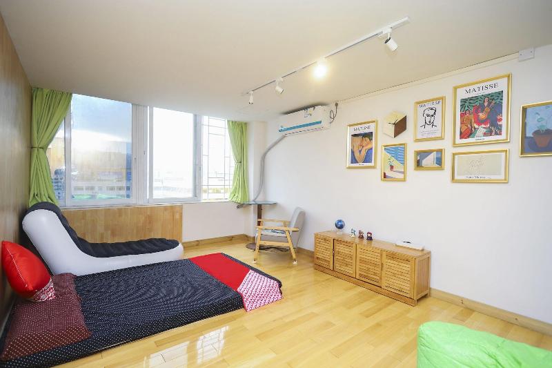 Phoenix Egg Youth Hostel image