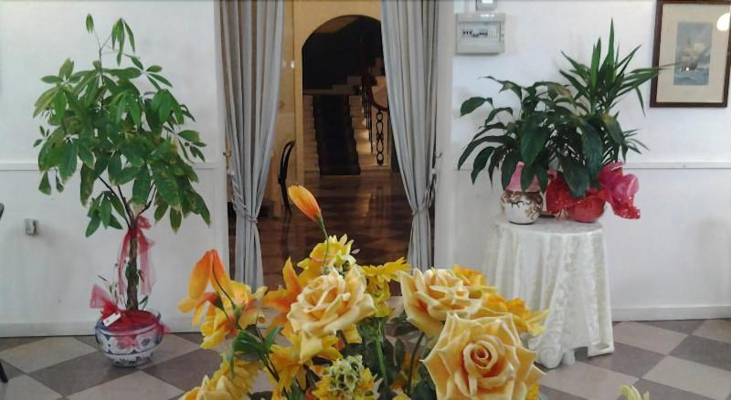 Hotel Moderno image