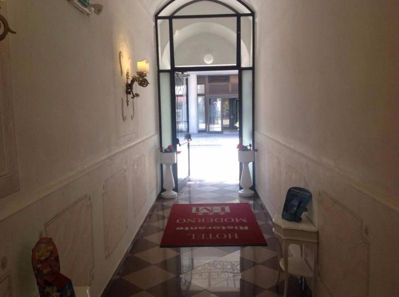 Hotel Moderno image