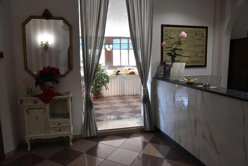 Hotel Moderno image