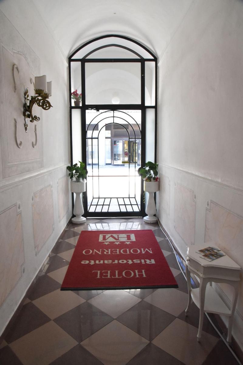 Hotel Moderno image