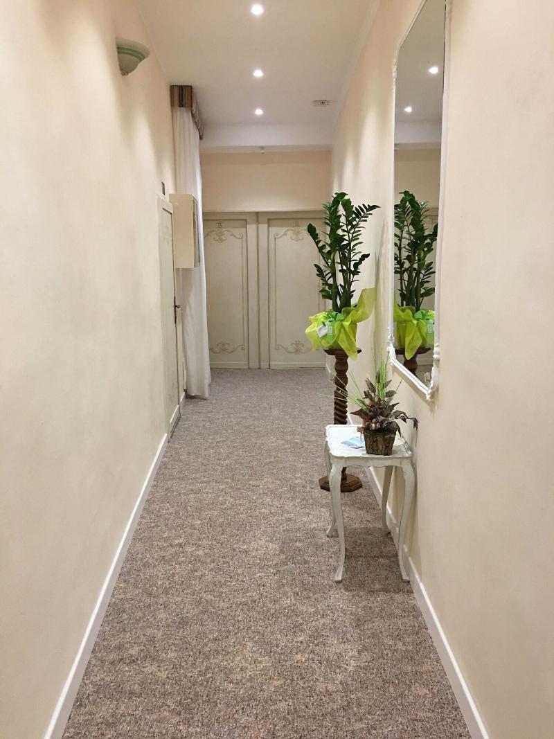 Hotel Moderno image