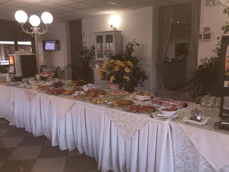 Hotel Moderno image