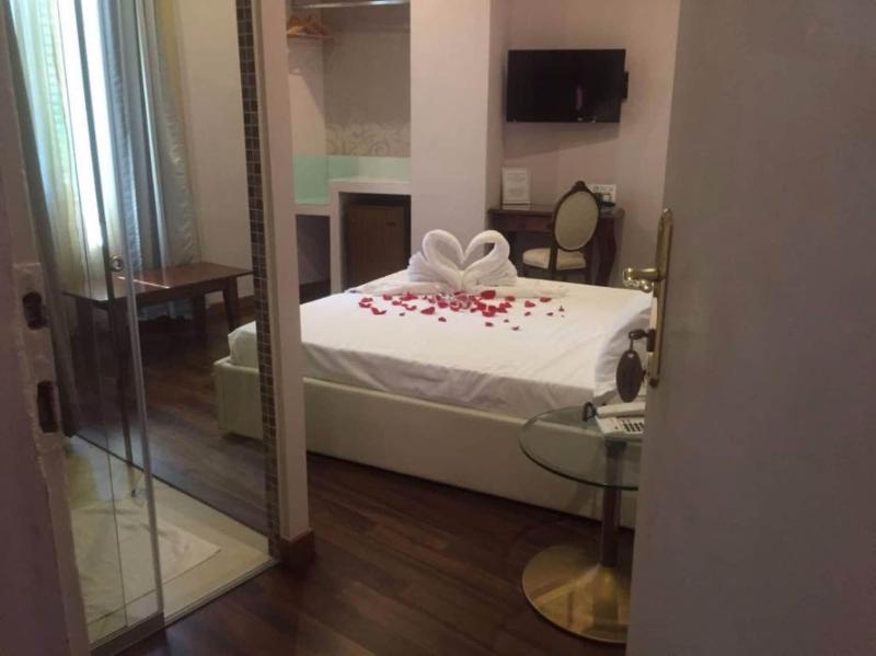 Hotel Moderno image