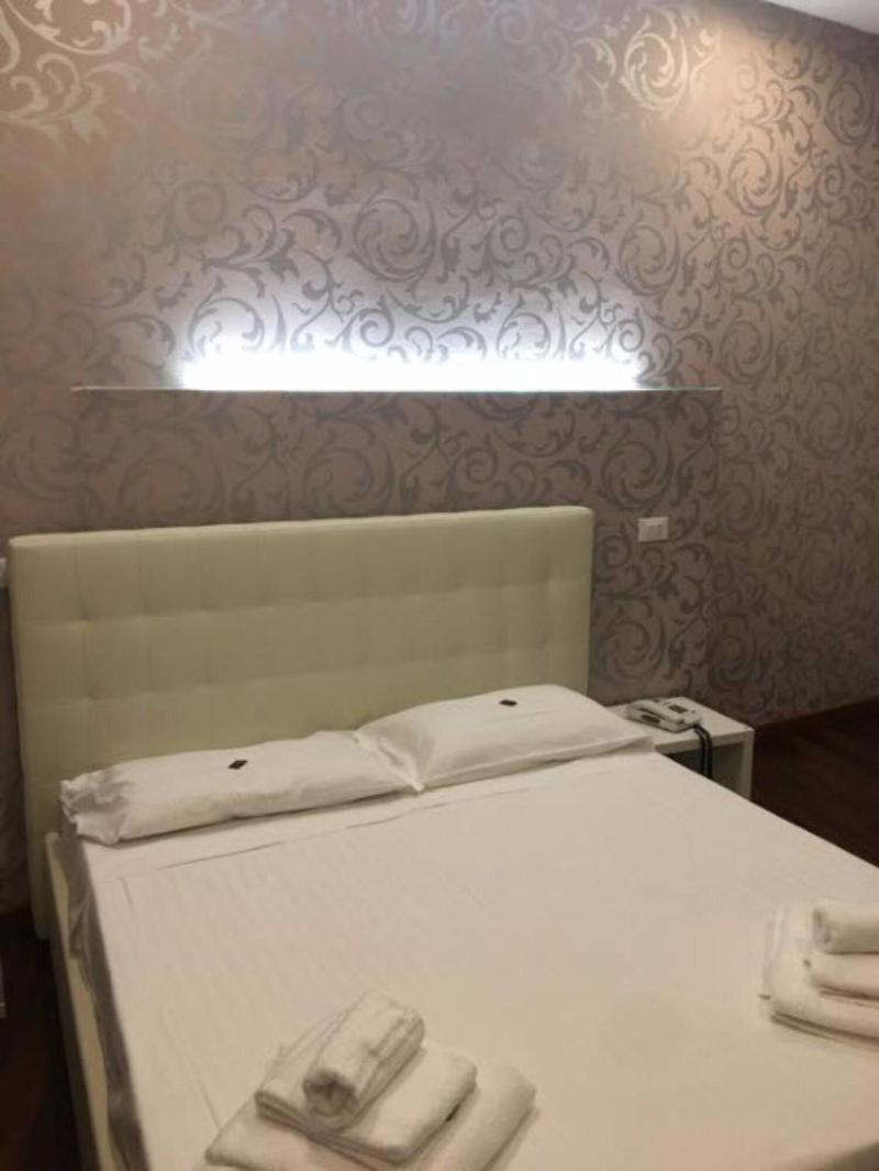 Hotel Moderno image