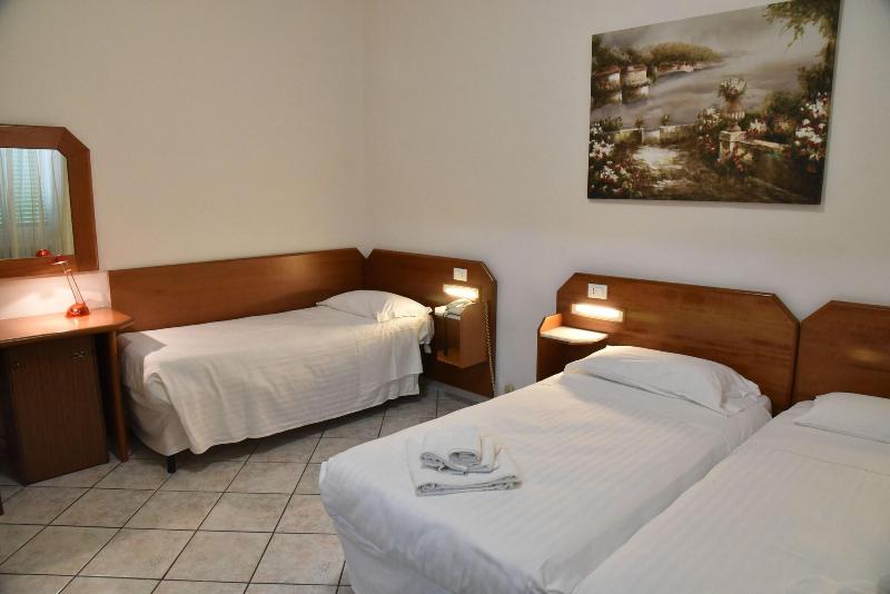 Hotel Moderno image