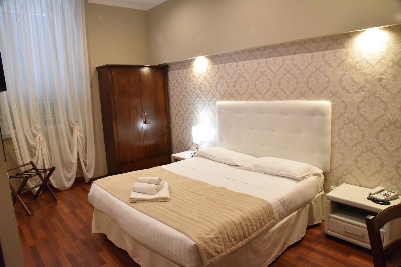 Hotel Moderno image