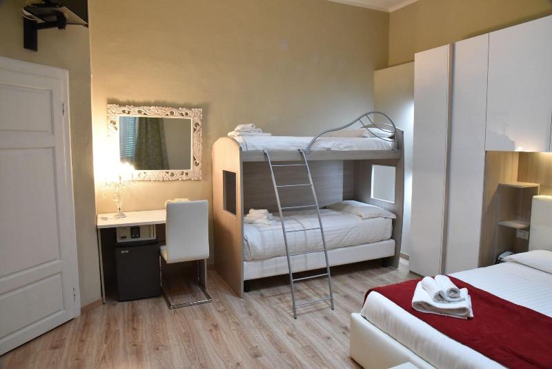 Hotel Moderno image