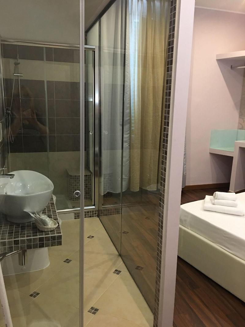 Hotel Moderno image
