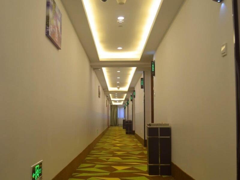 Vatica Shanghai Pudong New District Dishuilake Hot image
