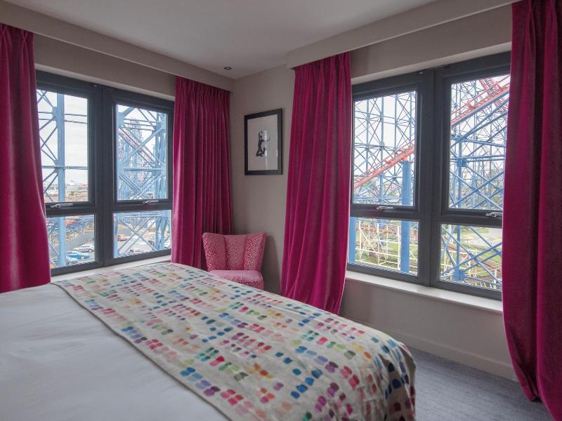 Boulevard Hotel image