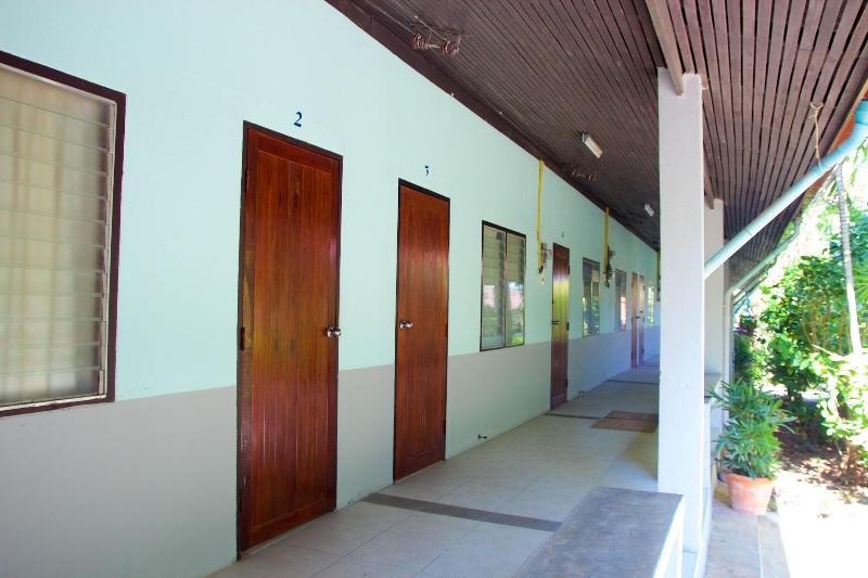 Sichang Shine Khao Resort