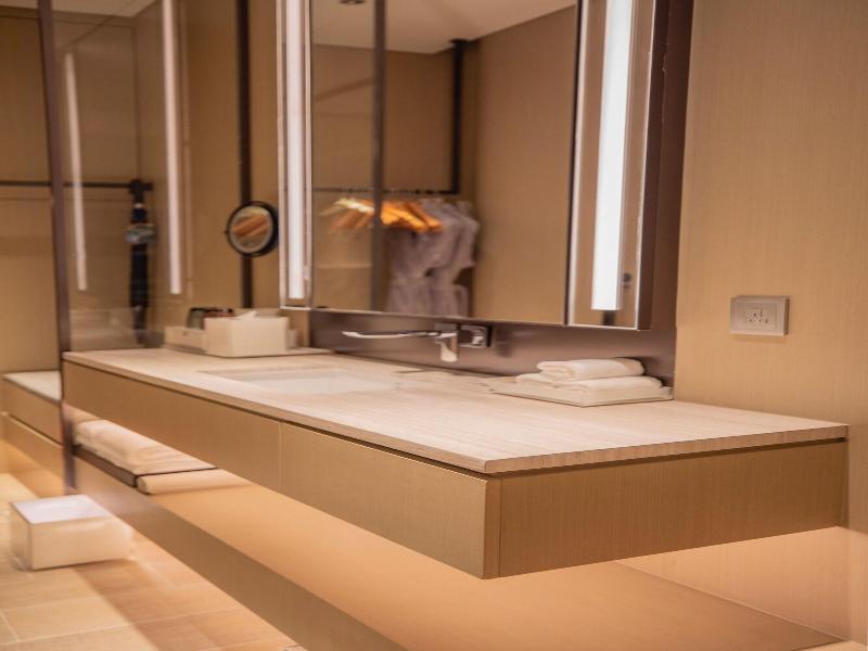 Renaissance Shenzhen Bay Hotel image