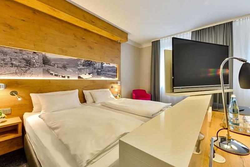 Hotel Restaurant Sonne image