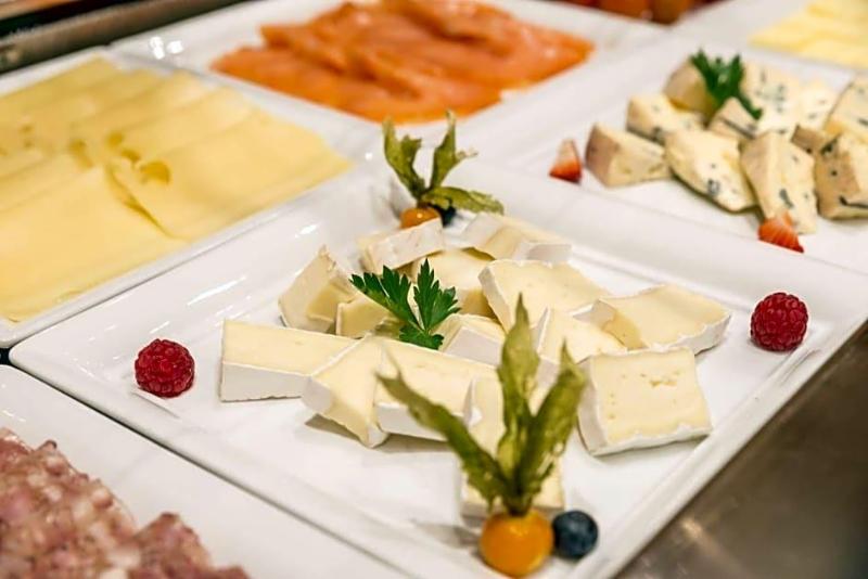 Hotel Restaurant Sonne image