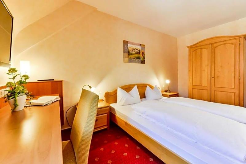 Hotel Restaurant Sonne image