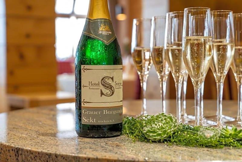 Hotel Restaurant Sonne image