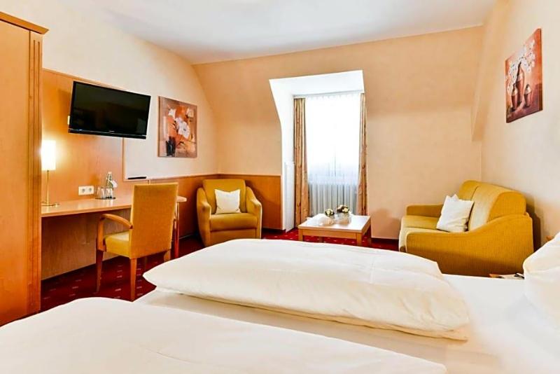 Hotel Restaurant Sonne image