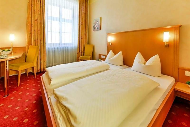 Hotel Restaurant Sonne image