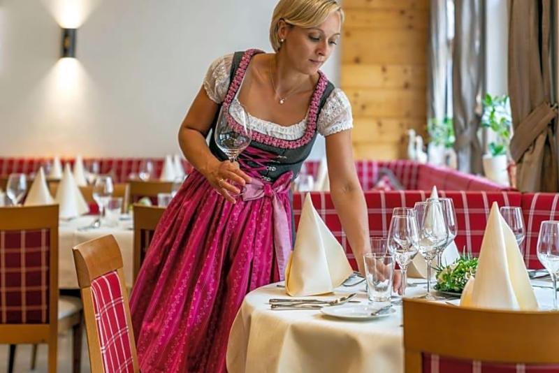 Hotel Restaurant Sonne image