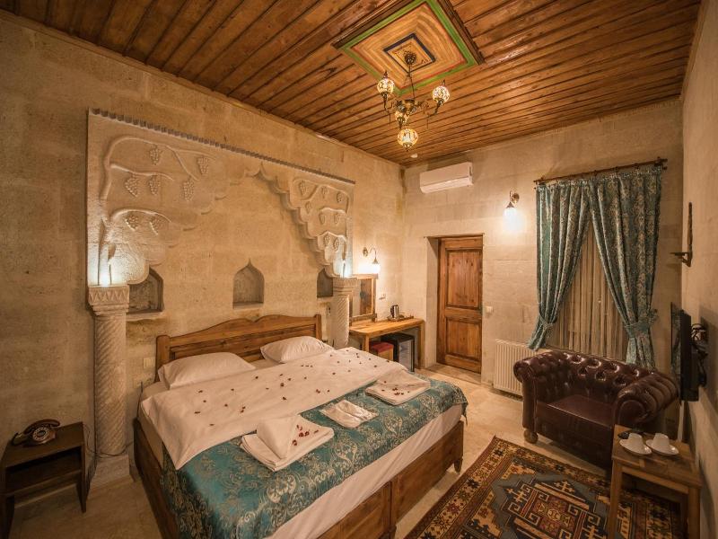 Charming Cave Hotel image