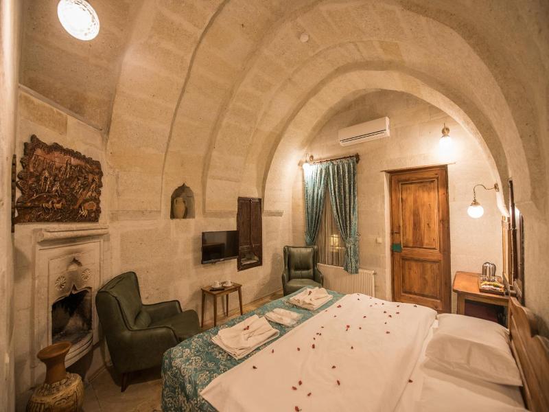 Charming Cave Hotel image