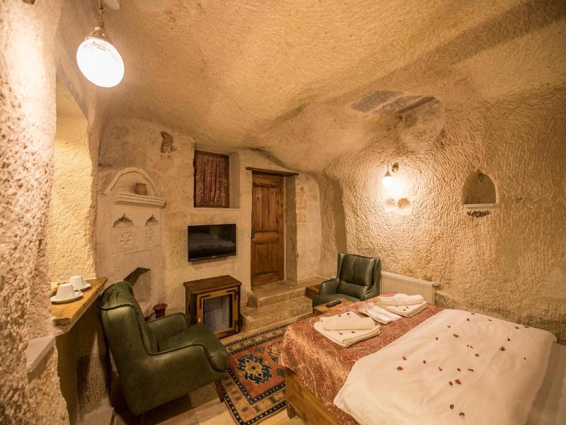 Charming Cave Hotel image