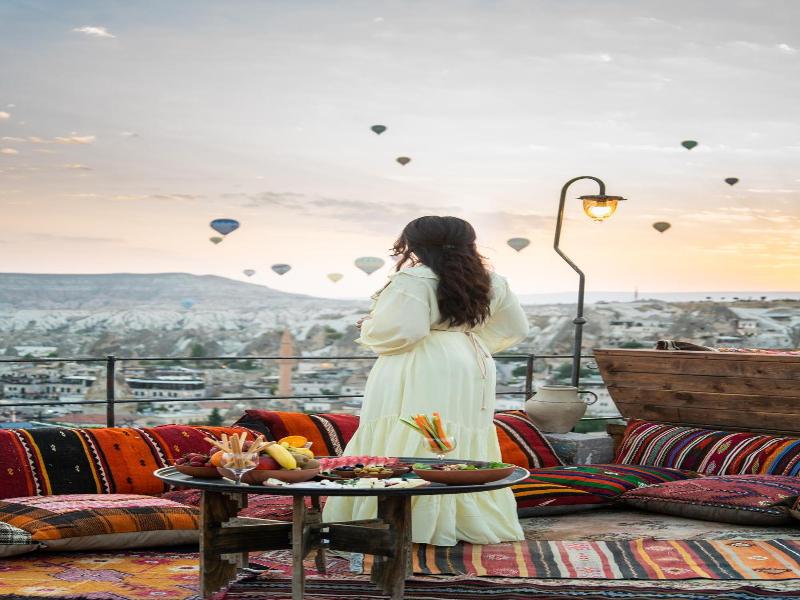 Charming Cave Hotel image
