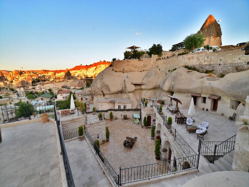 Grand Cave Suites image