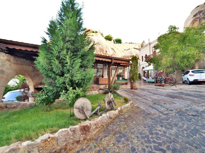 Grand Cave Suites image