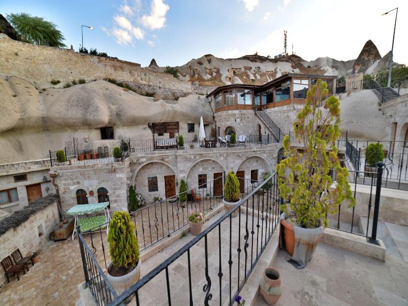 Grand Cave Suites image