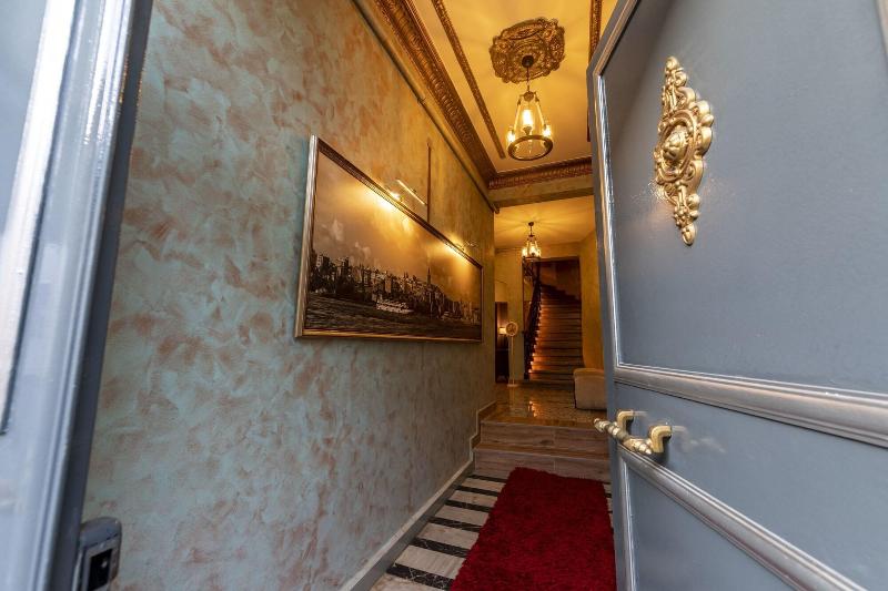 Royal Taksim Suites image