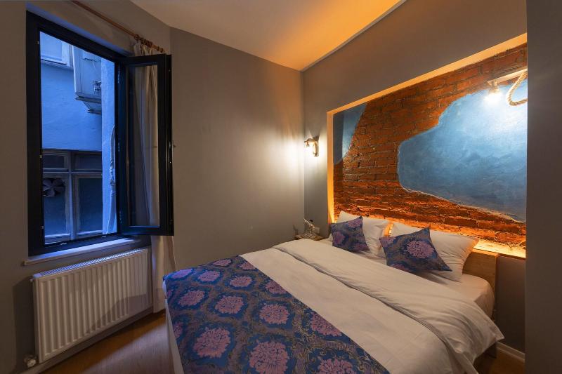 Royal Taksim Suites image