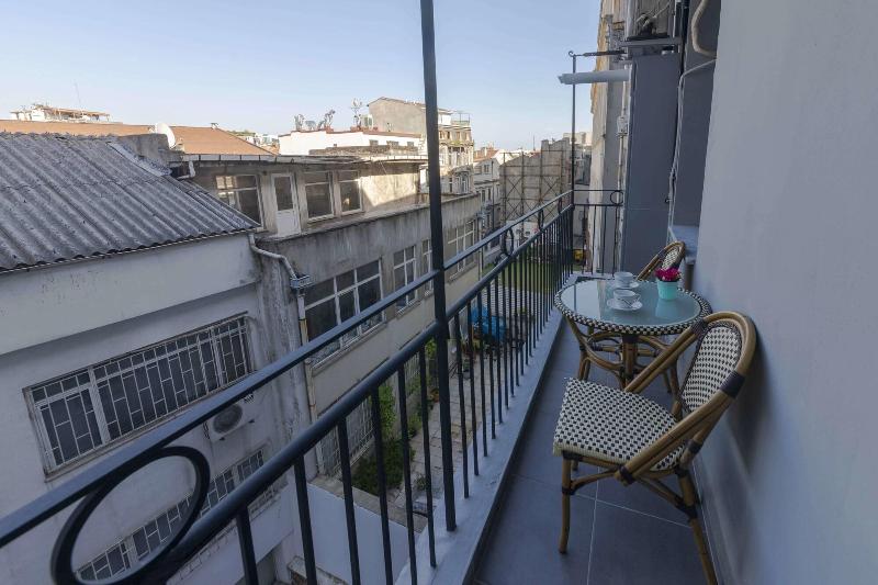 Royal Taksim Suites image