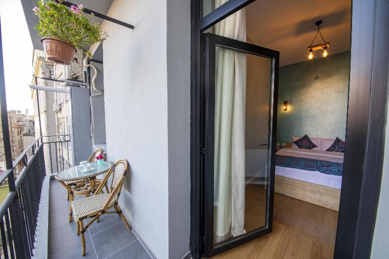 Royal Taksim Suites image