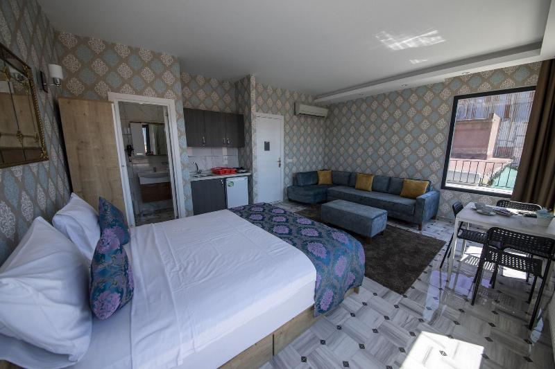 Royal Taksim Suites image
