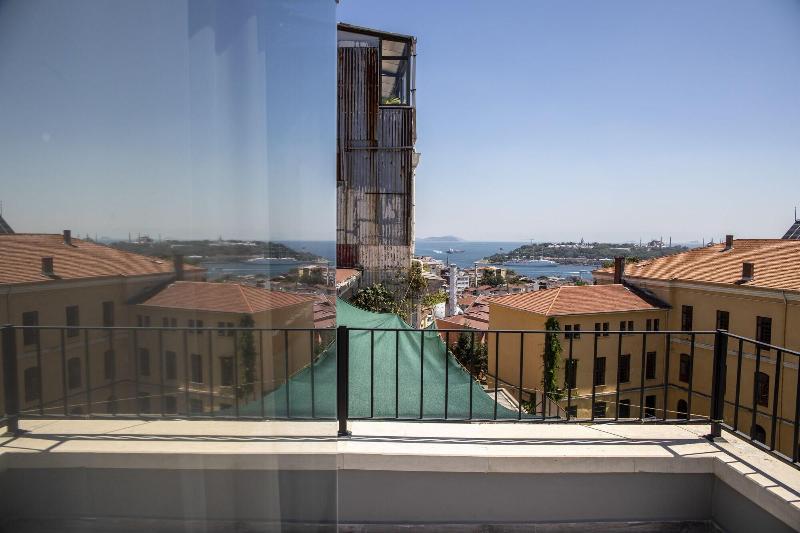 Royal Taksim Suites image