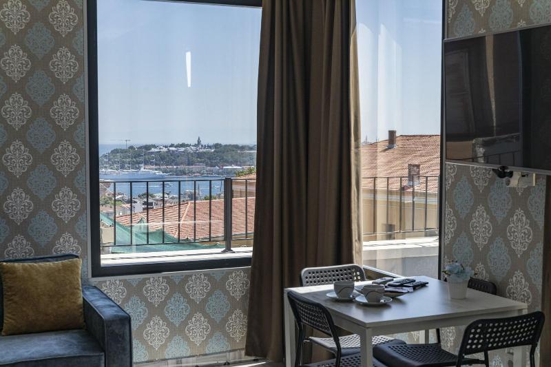 Royal Taksim Suites image