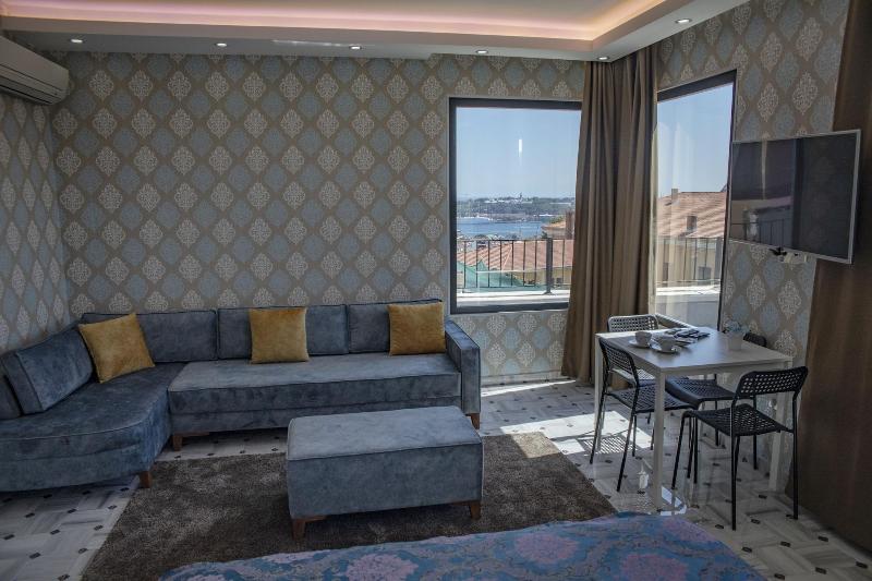 Royal Taksim Suites image